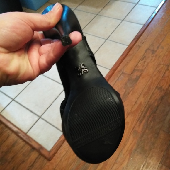 SIMPLY VERA BY VERA WANG ***MUST GO*** - Picture 3 of 4